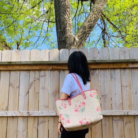 Coach Handbags - 💯Authentic🛍Coach Reversible City Tote